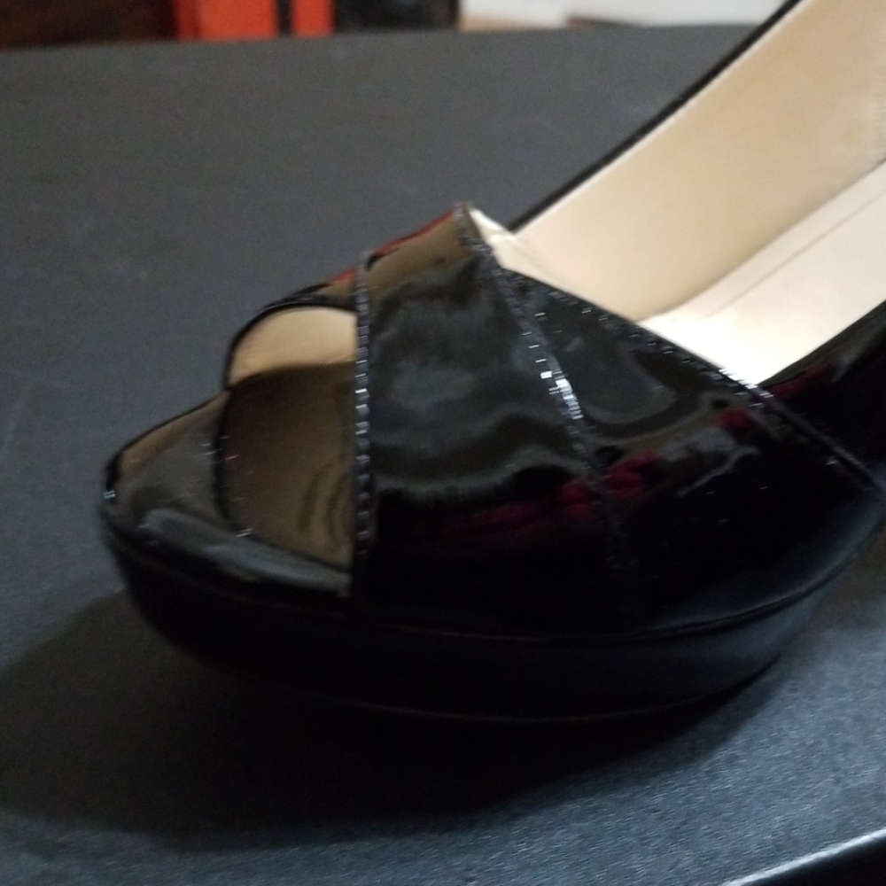 Shoes - Picture 3 of 4